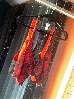 🌹 Brand New Vixen Red & Black Lace Gothic Waistcoat Vest 🌹